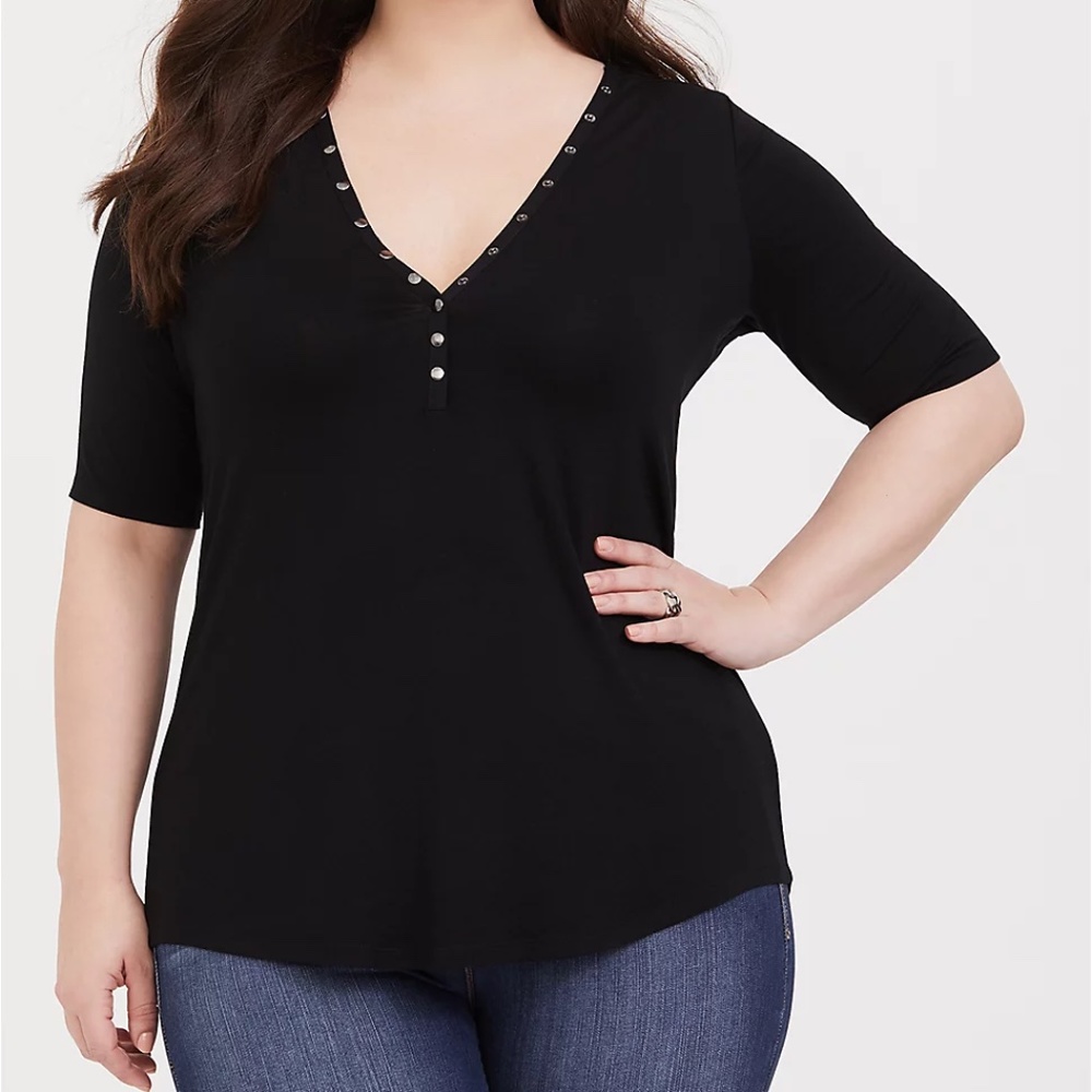TORRID Super Soft Snap Detail Henley Top EUC